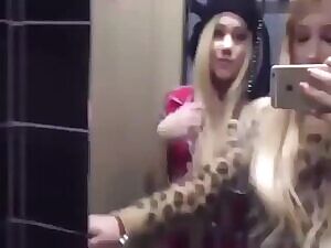 College step sisters getting naughty in the washroom 💦💦