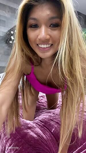 I'm 18yo Clara Trinity stripping it off for you!