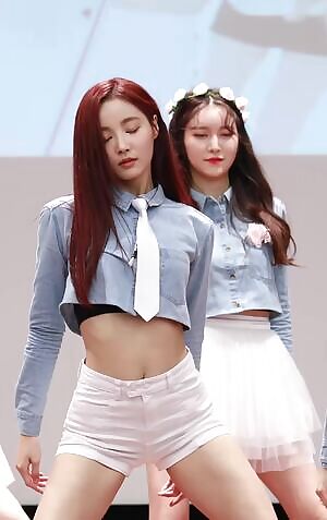 Ex-Momoland - Yeonwoo