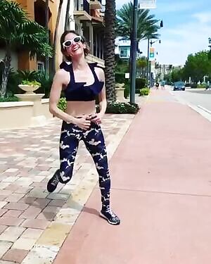 Love when MILF's dance in leggins and a sports bra