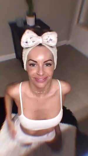 How to brush your teeth like a pornstar