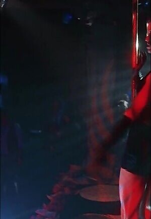 Shannon Elizabeth- Dish Dogs