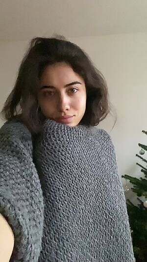 After filming girl-girl porn I like to feel cozy