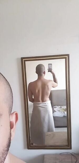 Genshing Impact was starting to get boring so we decided to entertain ourselves