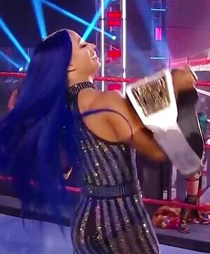 If only she was wearing no panties... 🤤