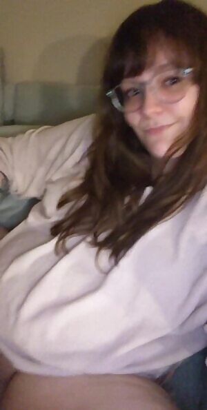 showing off my fat pussy for you