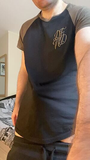 Here’s me trying to be sexy and my cat is sitting there behind me like “wtf are you doing now” 🤣