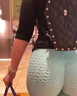 Can't stop following that big ass in the mall