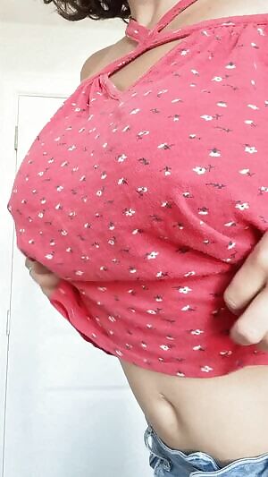 Bras are lame. ree-boobing it today :D