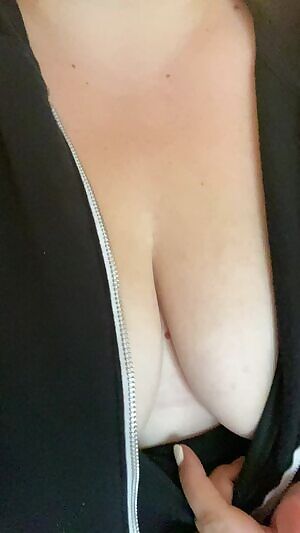 Don’t mind me... I’m just teasin😘