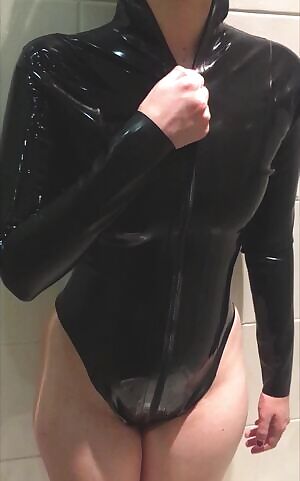 Unzipped 😈 Full vid on my OF