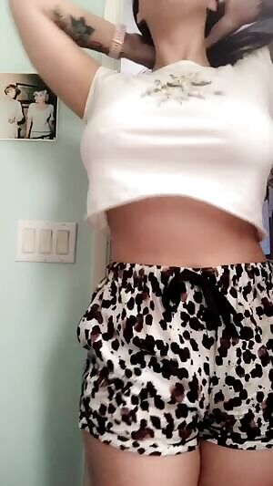 Wish these were your hands feeling me up 💜