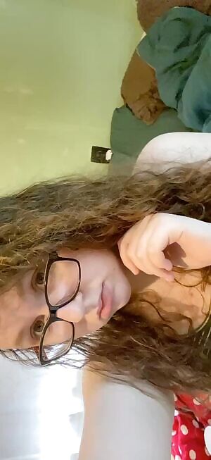 Wanna eel how soft my tits are?