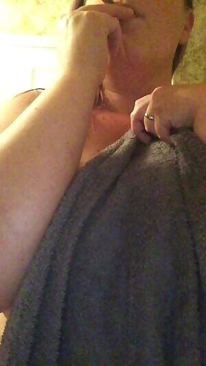 Post shower blunt and a little silly gi {PM's welcome}