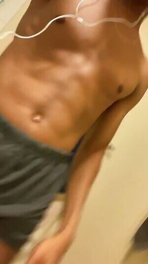 24 year old BBC in London ready for some action 🌚