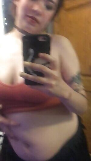 Just a little video of me playing with my belly in some clothes that ... must have shrunk? 😜🐷😳