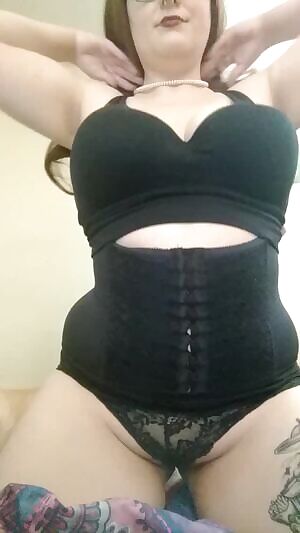 I decided to put on some sexy lingerie today. Take advantage of it before I go back to shark onesies 😂😂 + Vanilla friendly. Let's play!