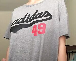 Confirmed: boyfriend’s shirt makes for a great titty drop