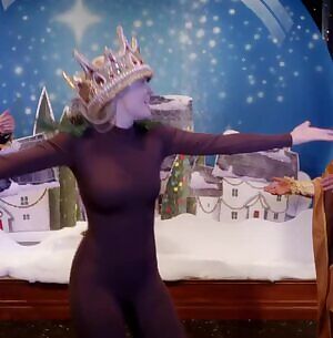 Oh, Britta looks pretty good in this