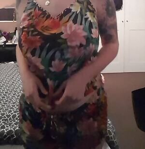 While the boyriend is away the Bombshell will play 😈