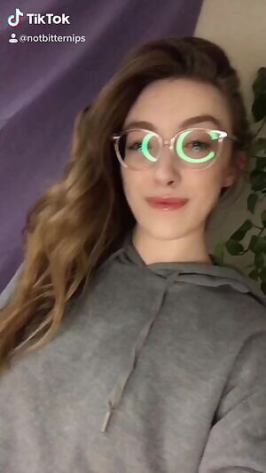 Sluts in glasses * chef’s kiss *