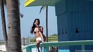 Great Day For A Stroll On South Beach With Vina Sky