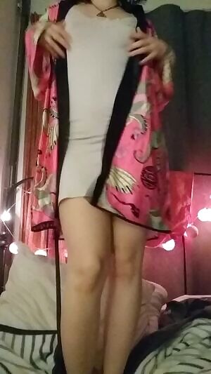 In case you are wondering where the bruises come from: I've started doing acro-yoga and it's a lot of un