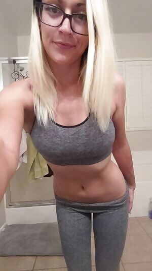 I usually post for my night owls, but here's a random midday for those who sort by new 💕 I hope it brightens your day