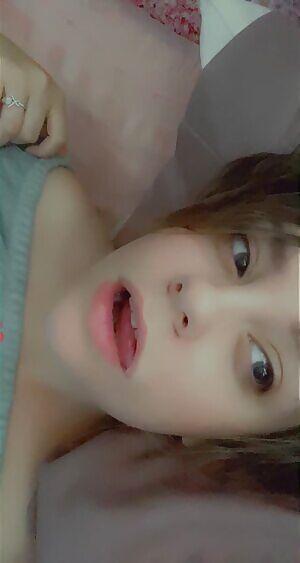 Me waking up and watching you jerk off over my face 😋