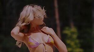 Katrina Bowden - American Reunion