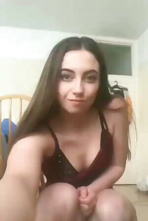 Amazing Brunnette stripping