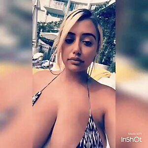 aubreylynnb at the pool