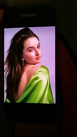 Kaitlyn Dever is so sexy