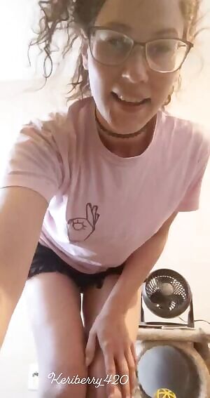 I'm ovulating today and can't stop thinking about tons of cum in my womb 😍